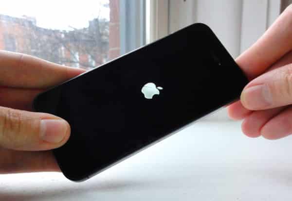 Revive a frozen iPhone iPhone tip: How to revive a frozen iPhone