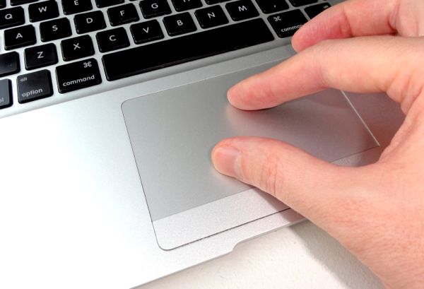 Pinching the Mac trackpad Mac tip: 12 handy trackpad gestures you need to try