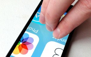 Zoom iPhone display three-finger tap