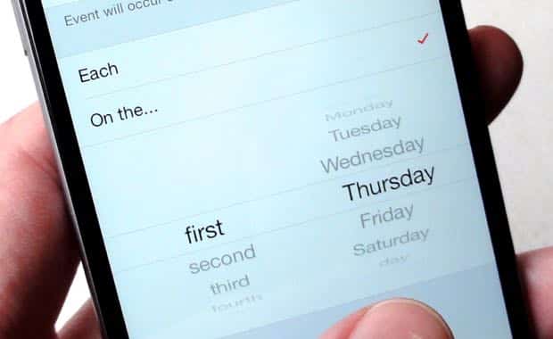 Create a custom monthly Calendar event in iOS