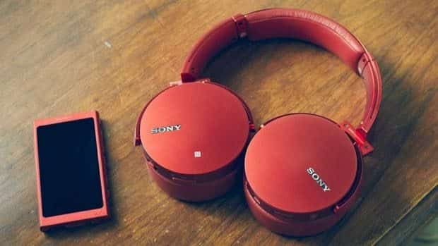 5 holiday gadget gifts selling for half off