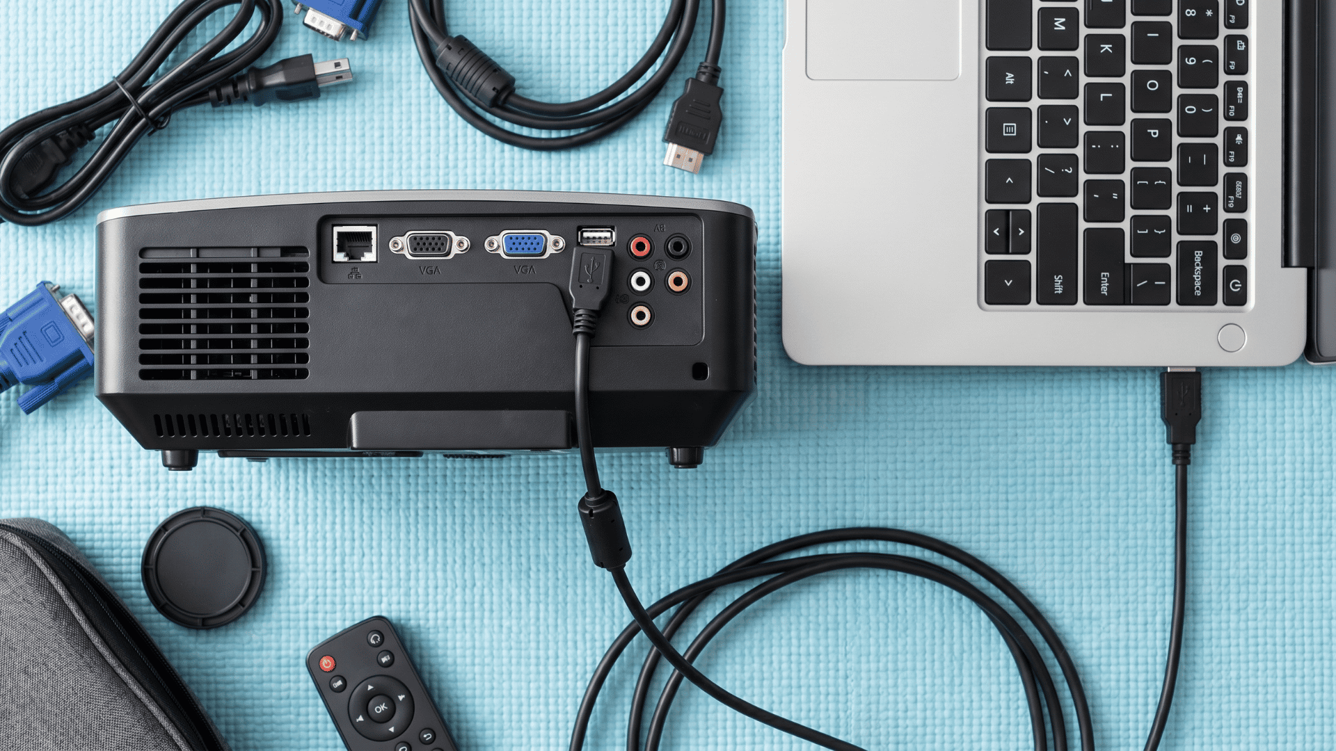 how to connect laptop to projector with hdmi