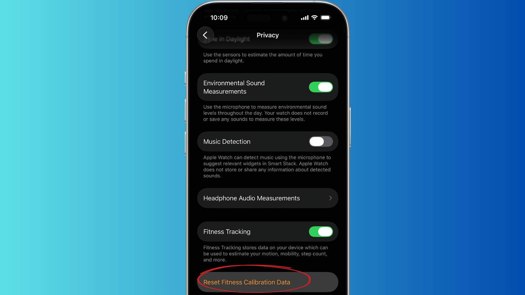 Apple Watch privacy settings screen showing the option to reset fitness calibration data for tracking accuracy.