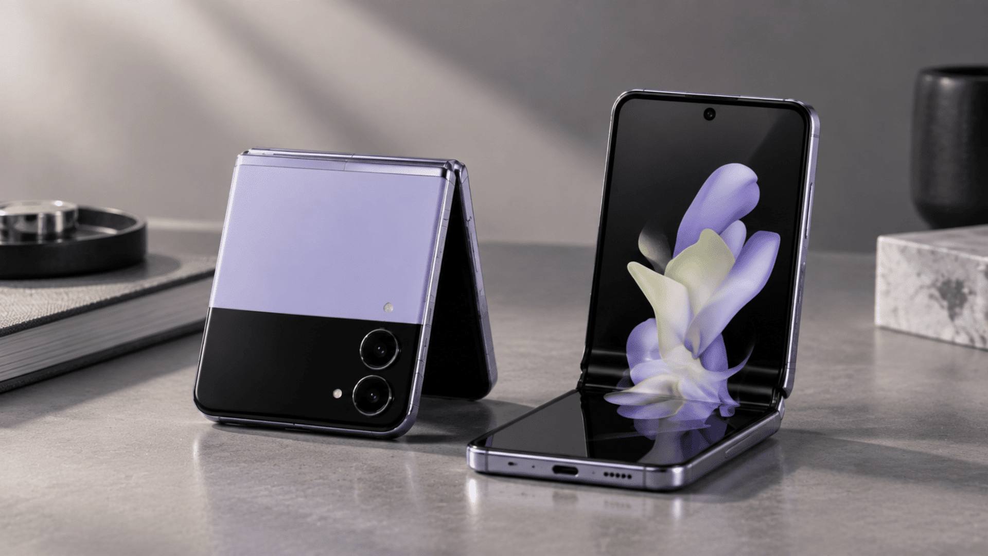 Samsung Galaxy Z Flip foldable phones open and folded